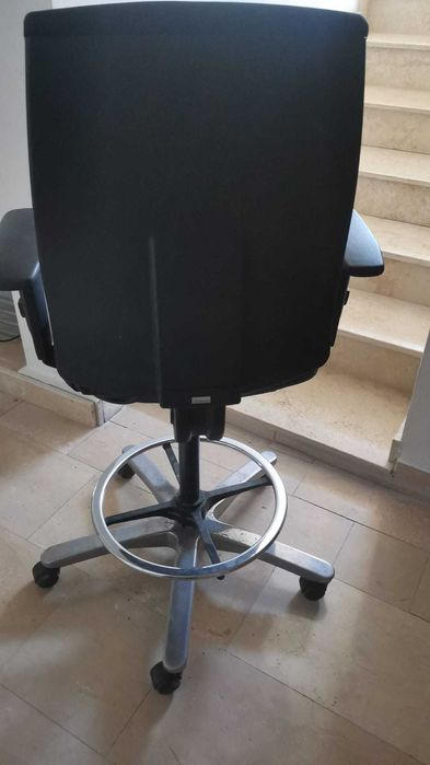 scaun inalt receptie intersthul