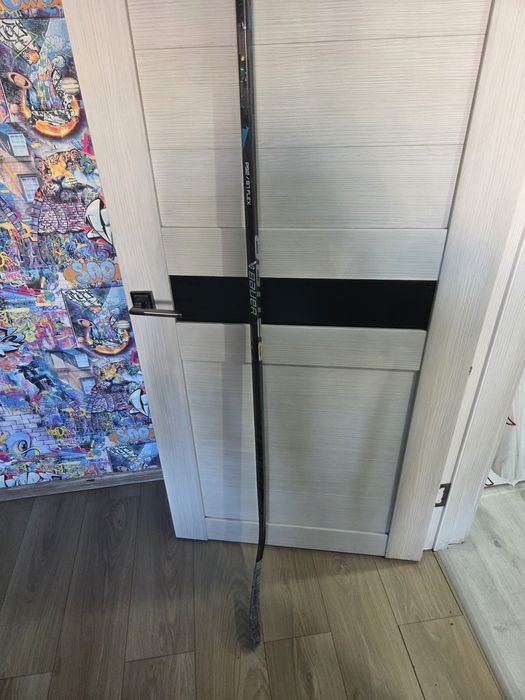 Продам клюшку хоккейную