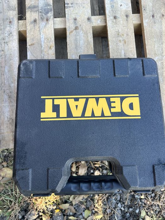 Шуруповерт деволт , бош.