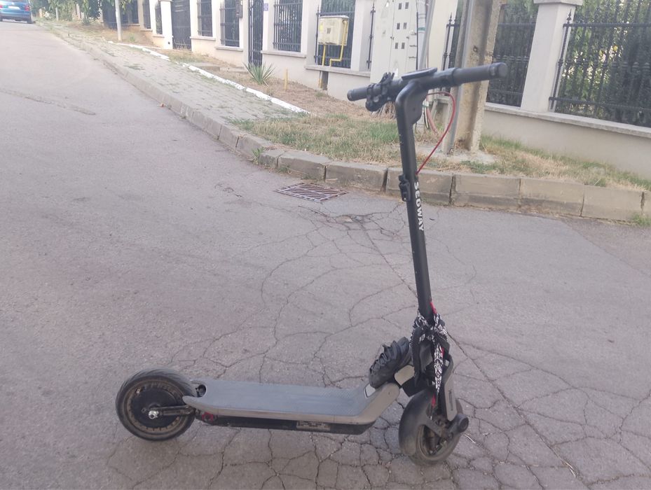 Vând trotinetă electrică Segway Ninebot E3.