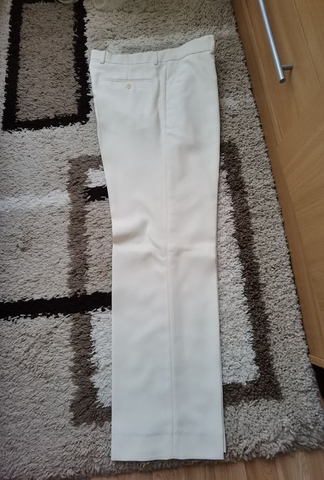 Мъжки костюм италиански на марката ,,Берто Лучи,,много приятна материя