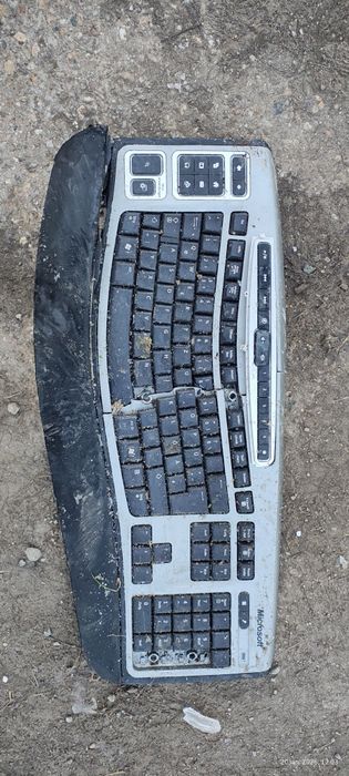 Tastatura qwerty key full RGB switch uri mov colabore cu Microsoft