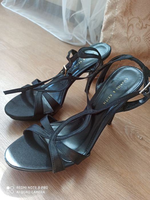 Сандали черные на шпильках