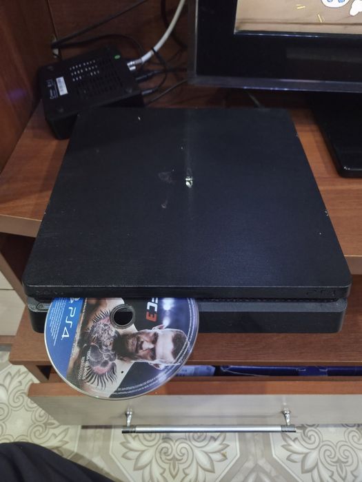 Sony PlayStation 4 slim