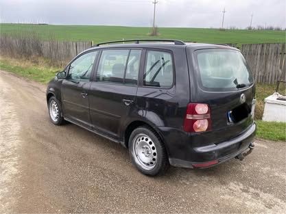 Vând / Dezmembrez Volkswagen Touran 1.9 TDI 105 CP Automat – 2009