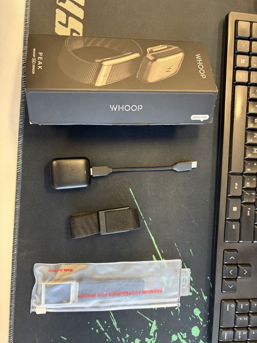 Фитнес трекер Whoop 5