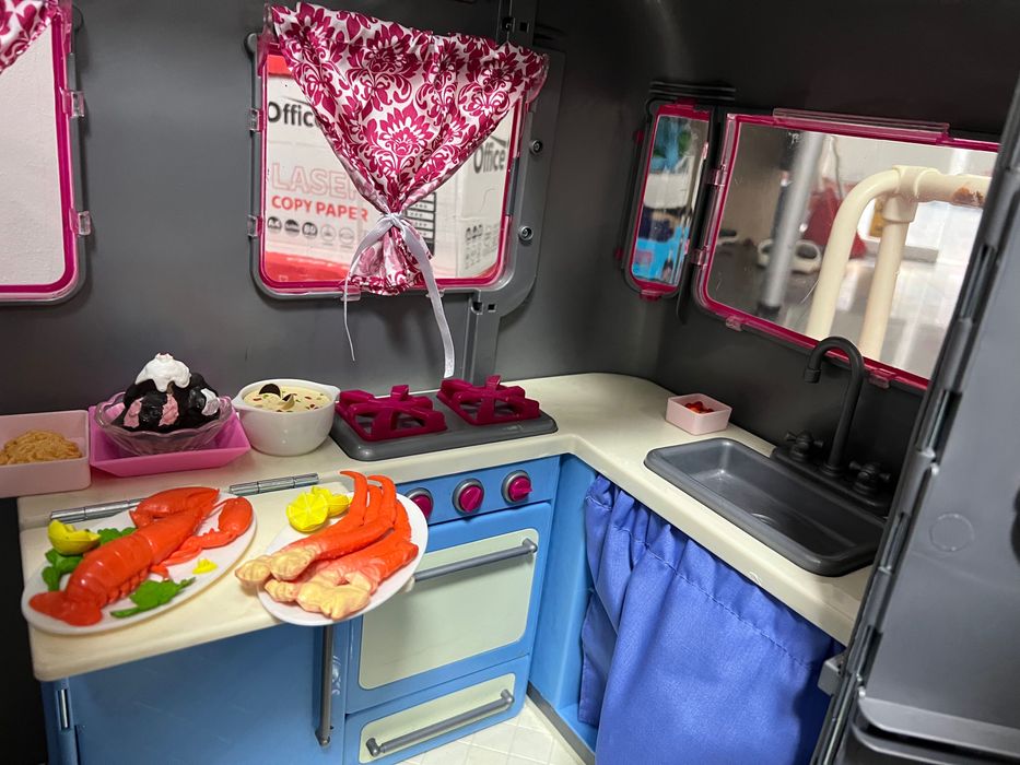 сет каравана за кукли с кола за дърпане с аксесоари 20 бр