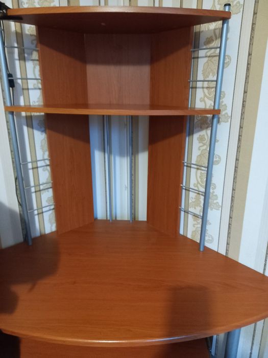 Компьютерный стол (угловой).