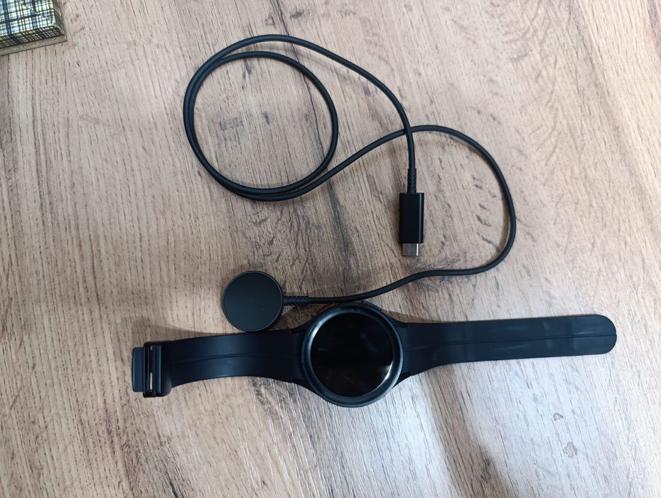 Продаю часы galaxy watch 5 pro.