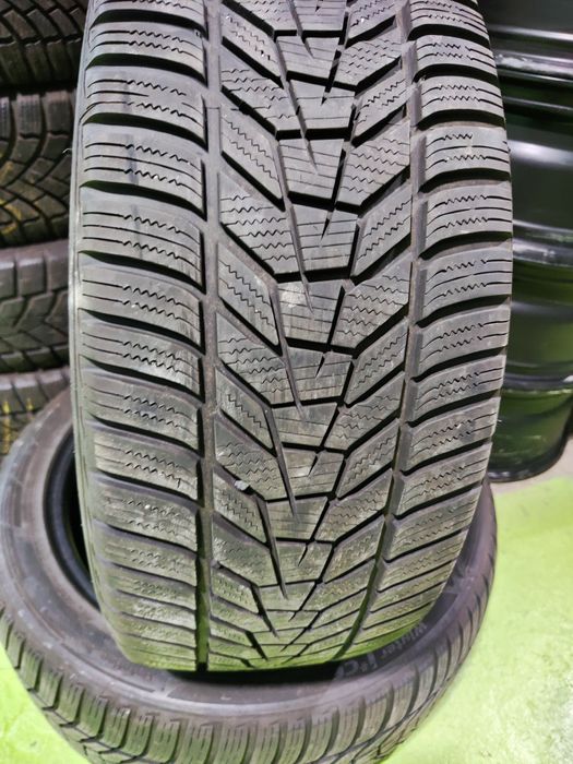 2 бр зимни 235/45/18 Hankook