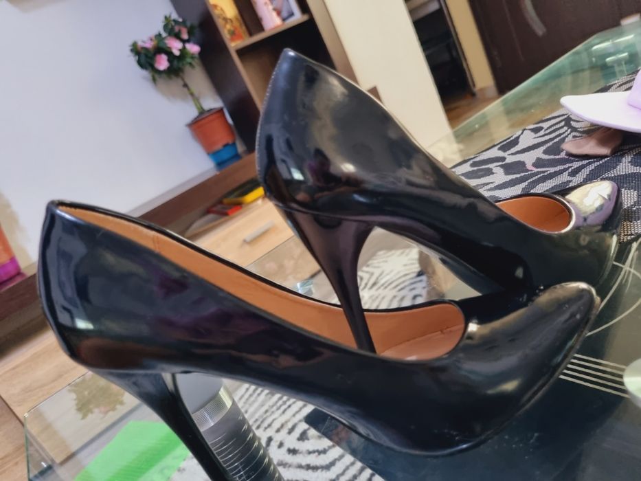 Pantofi stiletto