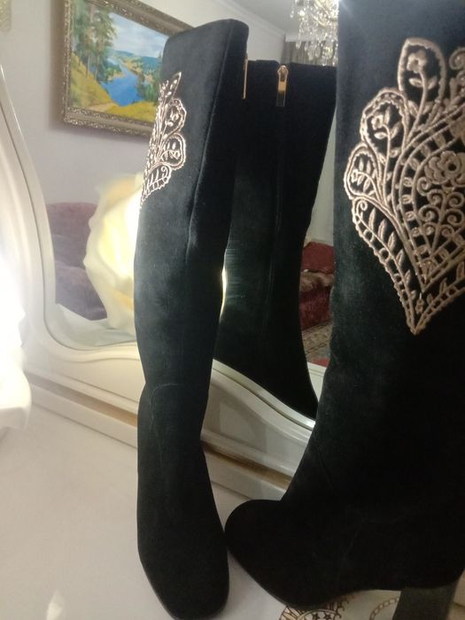 Продам новые зимние сапоги