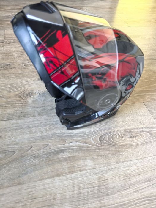 ПРОДАМ МОТОШЛЕМ Б/У в отличном состоянии.