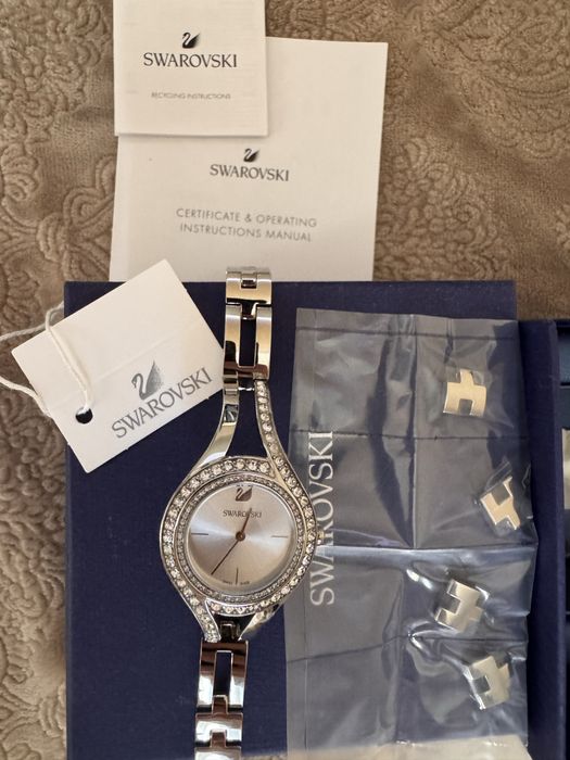 Часовник svarovski