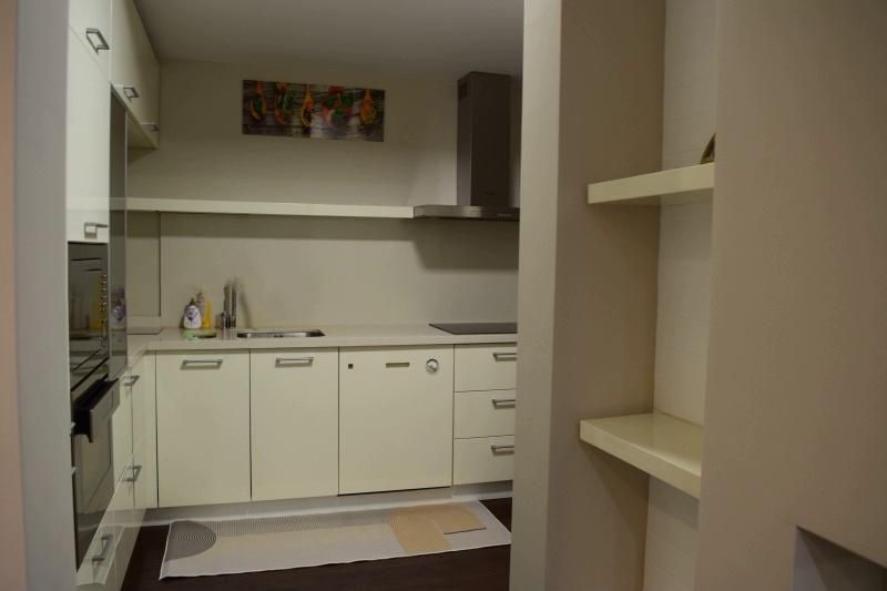 Дава се под наем Тристаен апартамент в София, Младост 2 - 110 кв.м за 900 € - Снимка #6