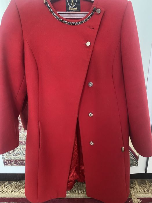 Пальто осенний,красный