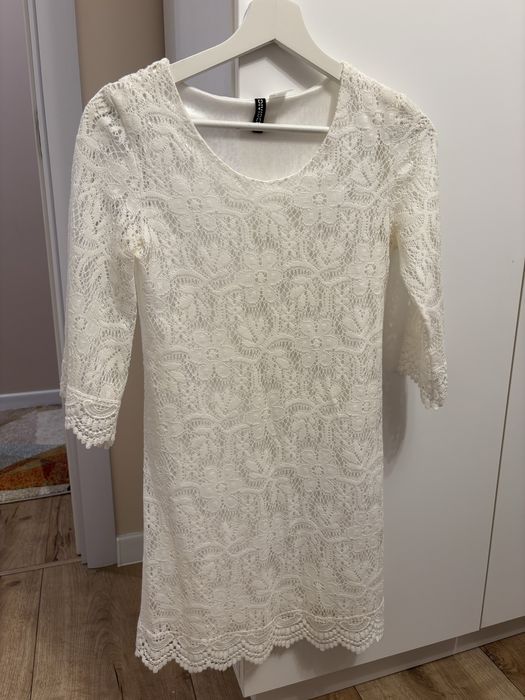 Бяла дантелена рокля HM