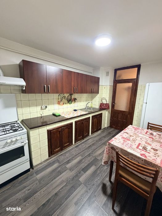 Apartament 4 camere decomandat, 98 mp, zona 1 Mai - Parcul Romanescu