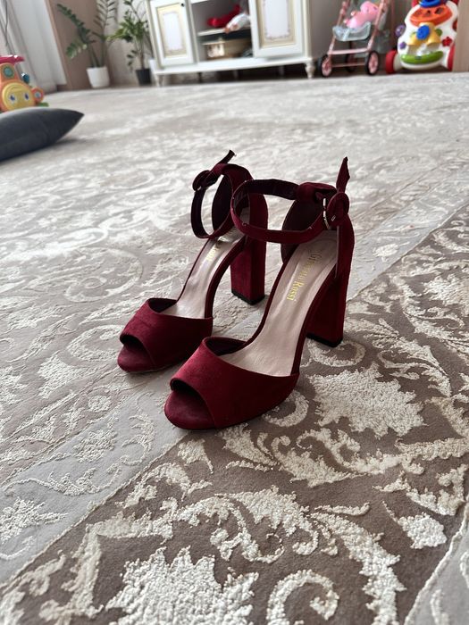 Продам босоножки