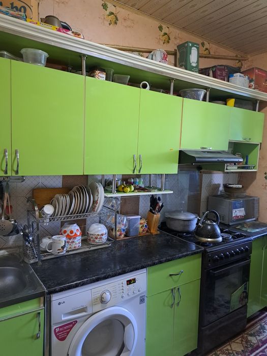 4 xona kvartira sotiladi