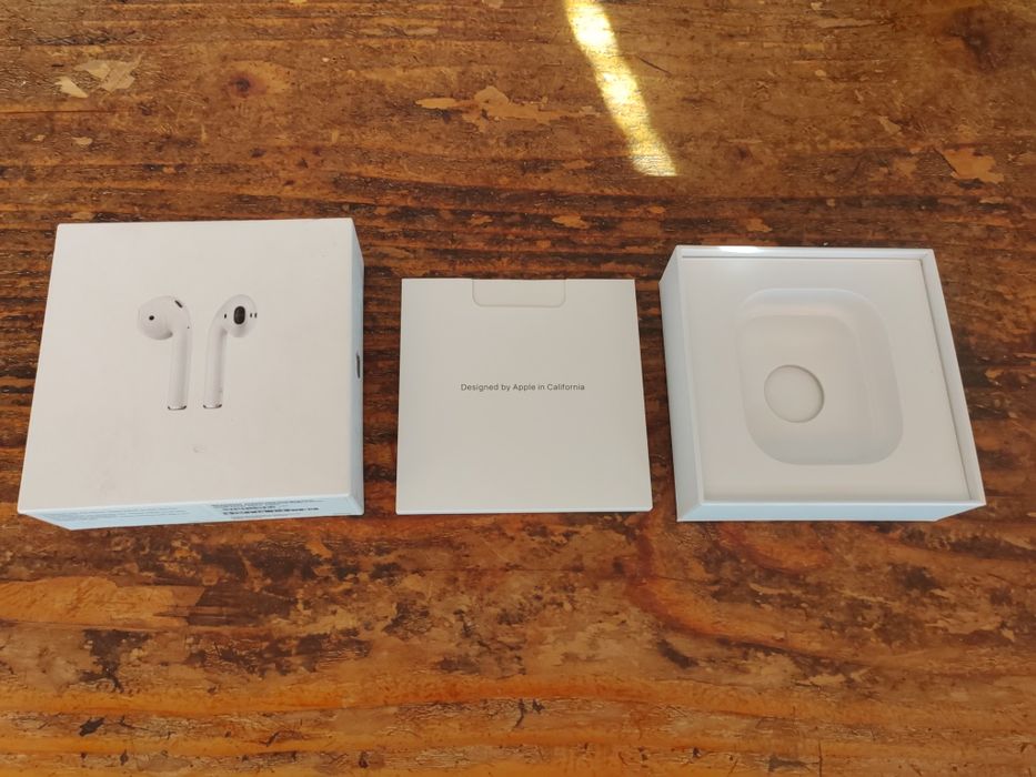 Кутия от AirPods