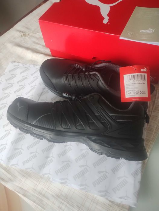 нови работни обувки