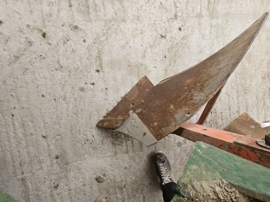 Plug  3 trupite  Recent  adus în țară ( lemken, eberhardt)