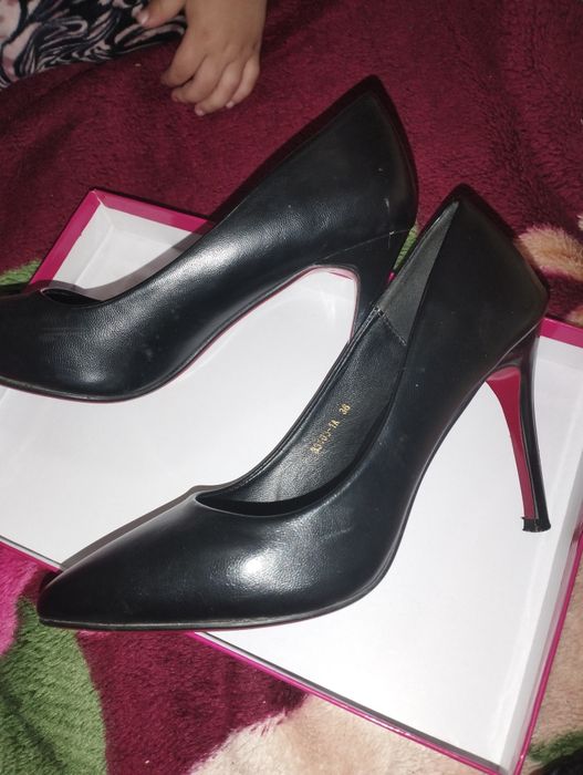 Qora rangli nozik didlilar uchun asaaal tufli 1 марта кийилган холос