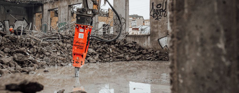 Гидрорыхлитель Impulse R100 Evolution на мини-погрузчик JCB SSL 175
