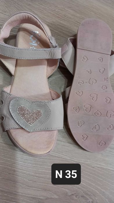 Маратонки, обувки, сандали