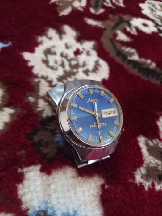 "Мир" SSSR Davrida ishlab chiqarilgan Sovet soatiSoati