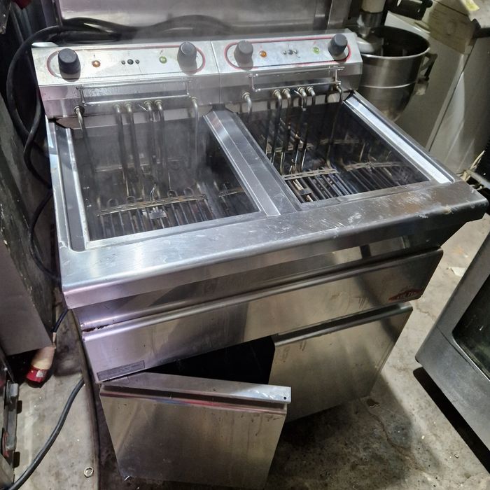 Friteuza dubla inox,  electrica sau gaz, cu robinet scurgere