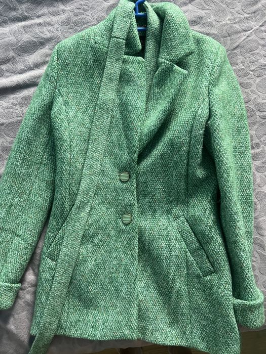 Късо зелено палто