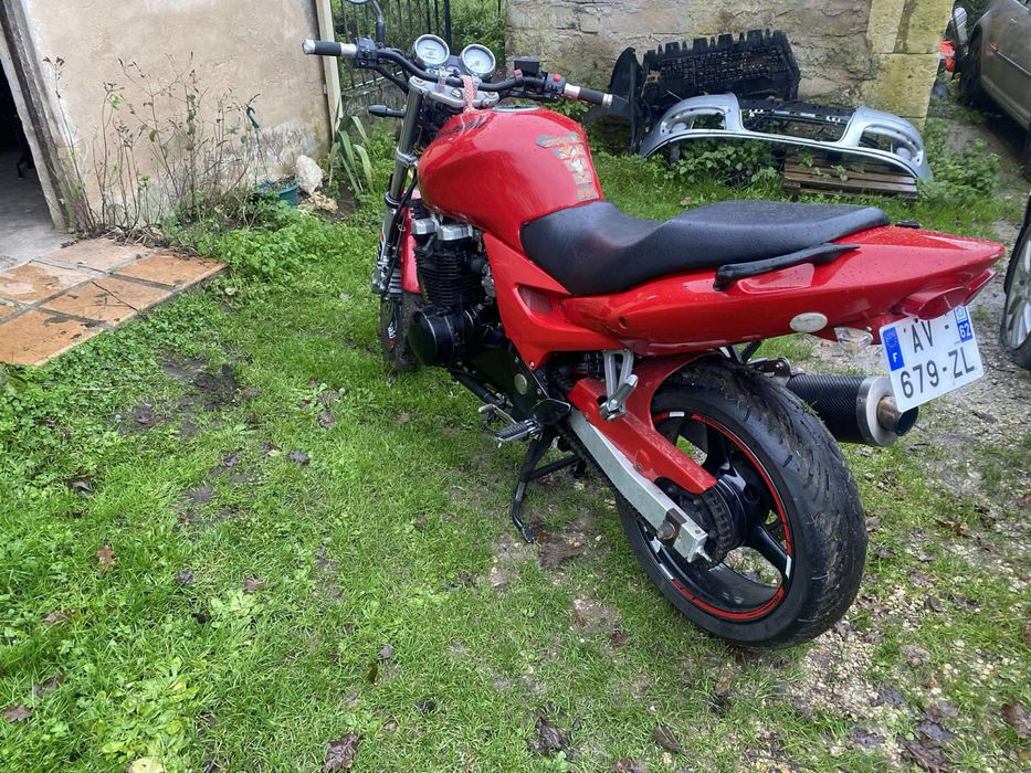 Kawasaki ZR-7 750 – 4 cilindri, sunet sport, evacuare Mivv