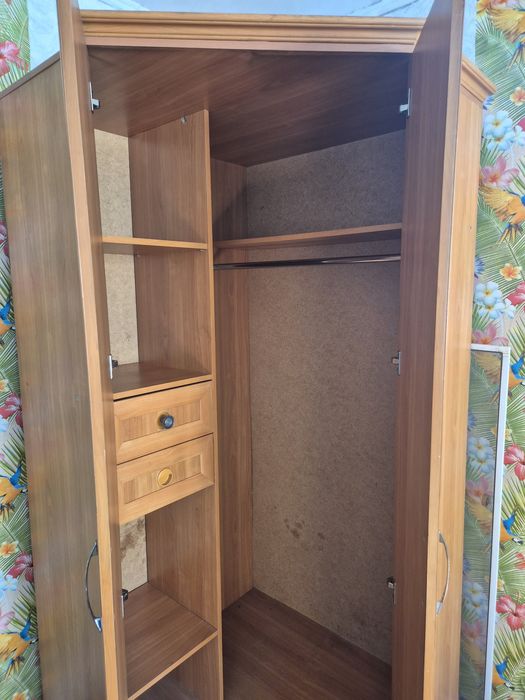 Продается Шкаф угловой