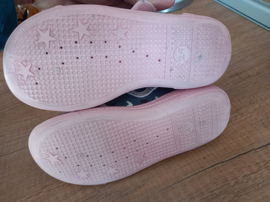 Пантофи и обувки