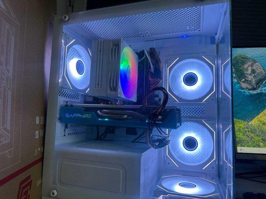 Игровой 10 ядерный кейс/ 16 gb ddr4 / Lexar m2 512gb/ rx 590 8gb
