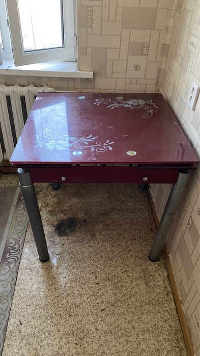 Кухонный столик стеклянный