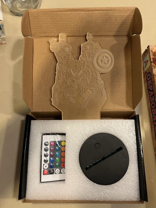 LED лампа на Отмъстителите