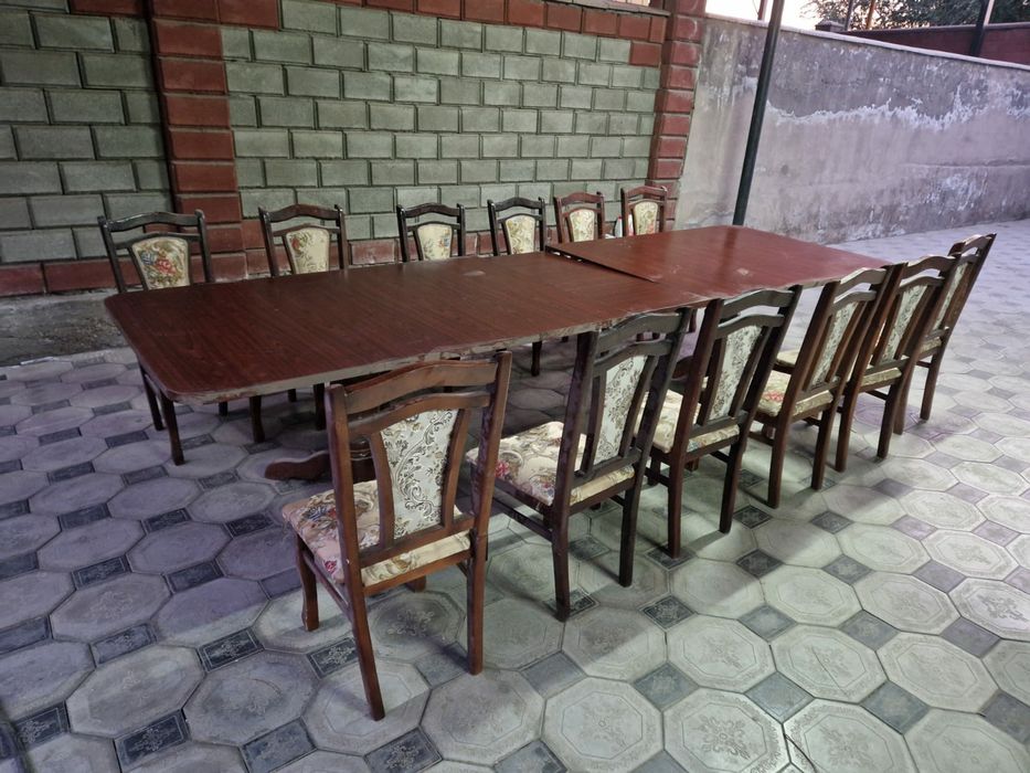 Стол со стульями