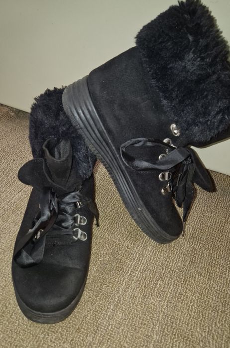 Дамски велурени боти