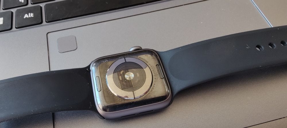 Apple watch series 4 space gray