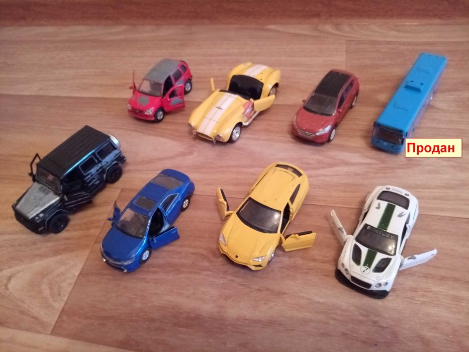 Продаются металлические машинки, б/у.
