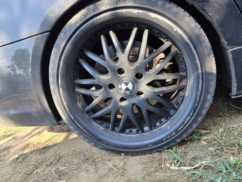 • Продавам BMW 330d E90 2008г. на ЧАСТИ, както и над 17 Голф 5ци