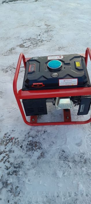 Бенза генератор. 1квт . Новый