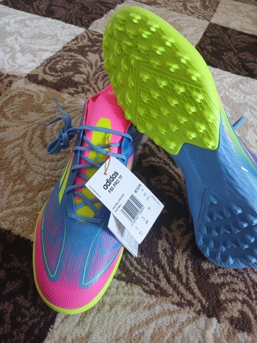 Бутса ADIDAS BREND. Привезли из Кореи очень красиво