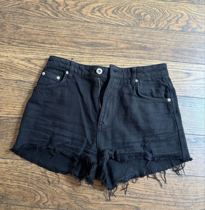 pantaloni scurti negri de blugi
