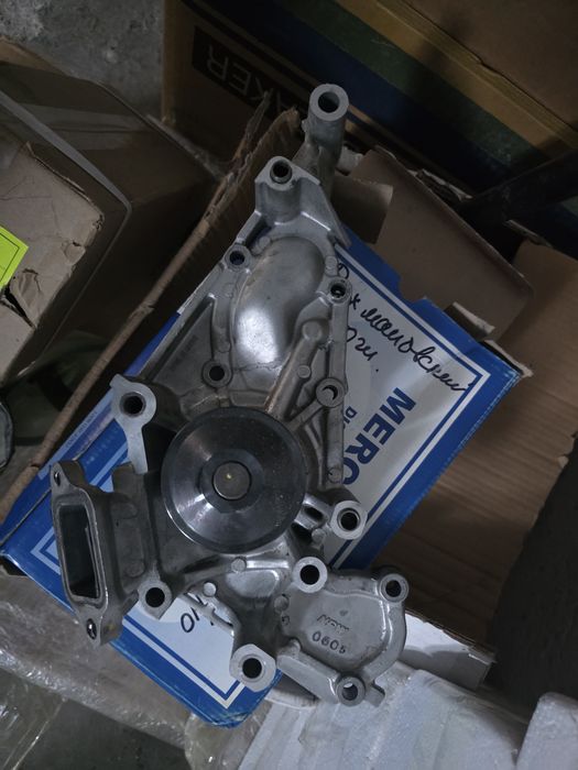 Помпа Land Cruiser 100