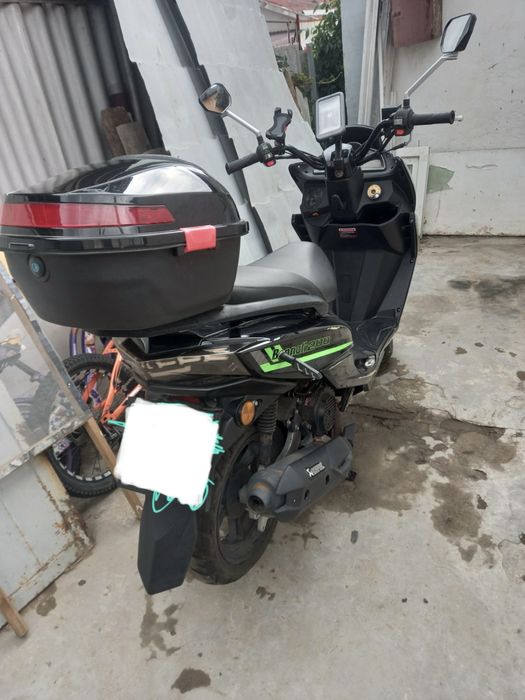 Скутер Макси BENNALI 200