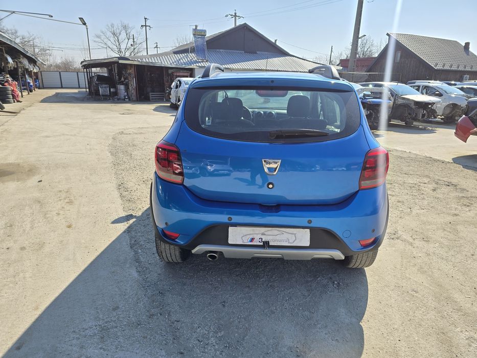 Dacia Sandero Stepway la cheie 2020 1.5 Blue DCI  ușor avariat lovit